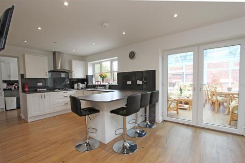 5 Ffordd Cae Canol, Trefnant, Denbigh, LL16 4YJ