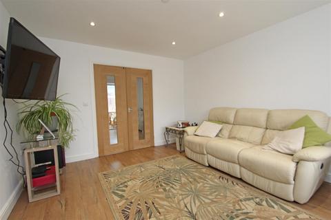 5 Ffordd Cae Canol, Trefnant, Denbigh, LL16 4YJ