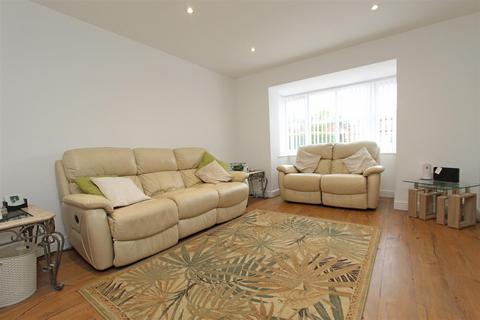 5 Ffordd Cae Canol, Trefnant, Denbigh, LL16 4YJ