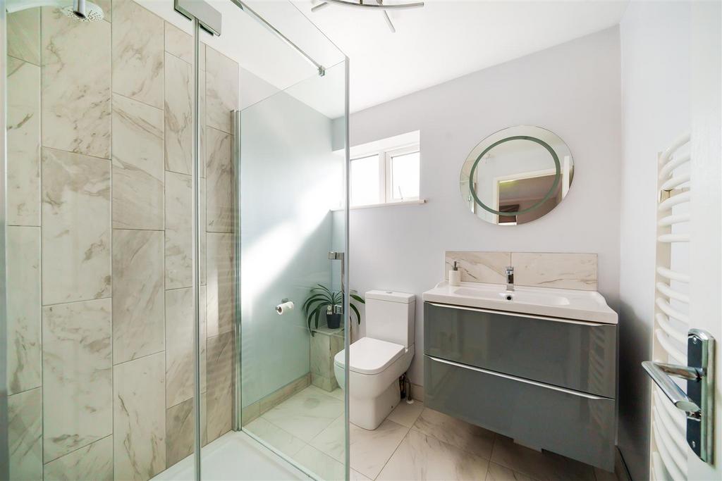 Ensuite.JPG