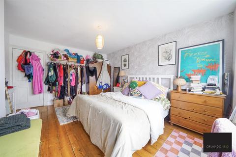 3 bedroom apartment to rent, Whitbread Road, London