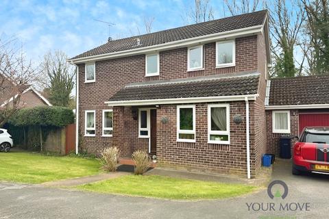 4 bedroom detached house to rent, Lombardy Drive, Kent ME14