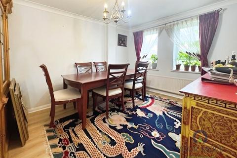 4 bedroom detached house to rent, Lombardy Drive, Kent ME14
