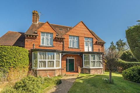 6, Manor Court Manor Drive, Surbiton, KT5 8NE