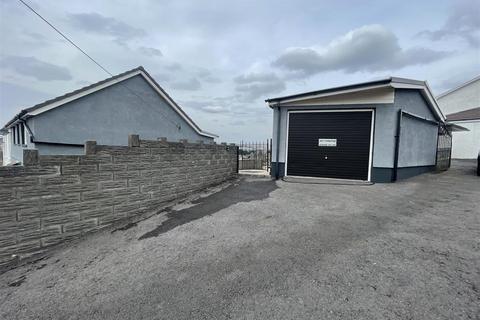 4 bedroom semi-detached house for sale, Penceiliogi, Llanelli