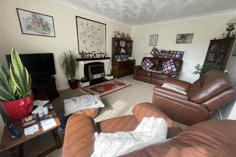 4 bedroom semi-detached house for sale, Penceiliogi, Llanelli
