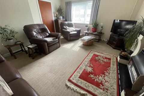 4 bedroom semi-detached house for sale, Penceiliogi, Llanelli