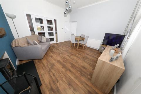 3 bedroom semi-detached house for sale, Main Street, Thornton