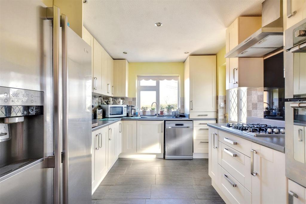 Kitchen 1.jpeg