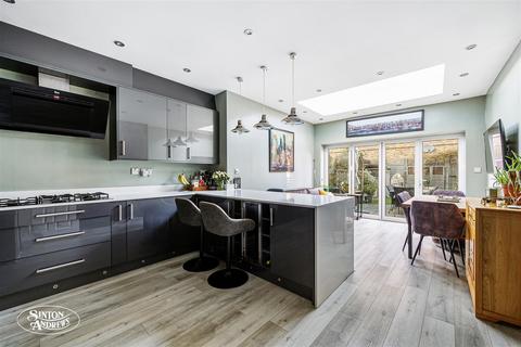 6 Regina Terrace, London, W13 9HY