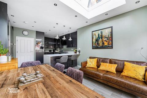 6 Regina Terrace, London, W13 9HY