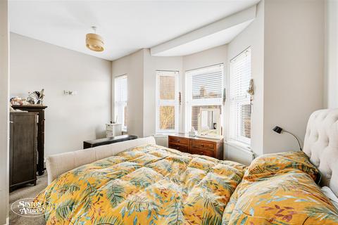 6 Regina Terrace, London, W13 9HY