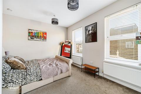 6 Regina Terrace, London, W13 9HY
