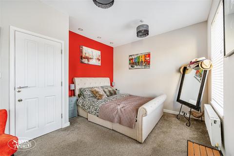 6 Regina Terrace, London, W13 9HY