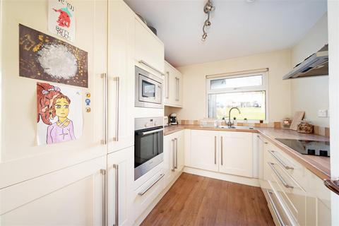 137 Lingfoot Crescent, Sheffield, S8 8DA