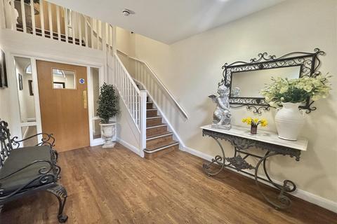 2 bedroom duplex to rent, Glossop