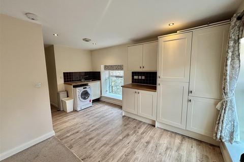 2 bedroom duplex to rent, Glossop