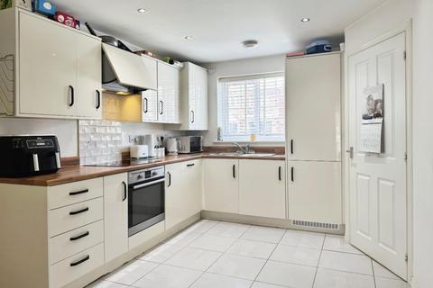 44 Brackley Crescent, Warwick, CV34 6XT