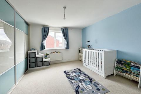 44 Brackley Crescent, Warwick, CV34 6XT