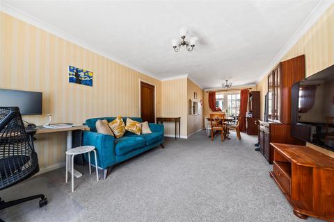 3 bedroom house for sale, The Cedars, Guildford
