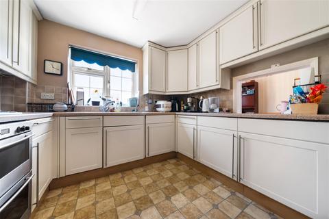 3 bedroom house for sale, The Cedars, Guildford
