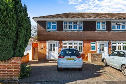 3 bedroom house for sale, The Cedars, Guildford