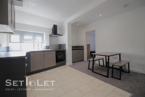 3 bedroom flat to rent, Strathdene Road, Birmingham