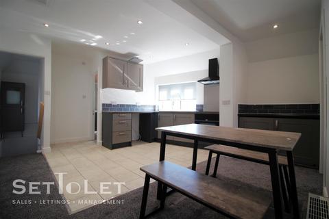 3 bedroom flat to rent, Strathdene Road, Birmingham