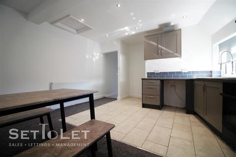 3 bedroom flat to rent, Strathdene Road, Birmingham