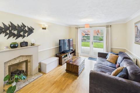 16 Clere Gardens, Chineham, Basingstoke, RG24 8LZ