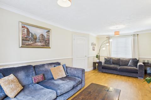 16 Clere Gardens, Chineham, Basingstoke, RG24 8LZ