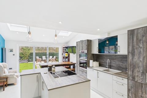 16 Clere Gardens, Chineham, Basingstoke, RG24 8LZ