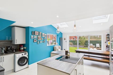 16 Clere Gardens, Chineham, Basingstoke, RG24 8LZ
