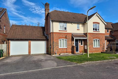 16 Clere Gardens, Chineham, Basingstoke, RG24 8LZ