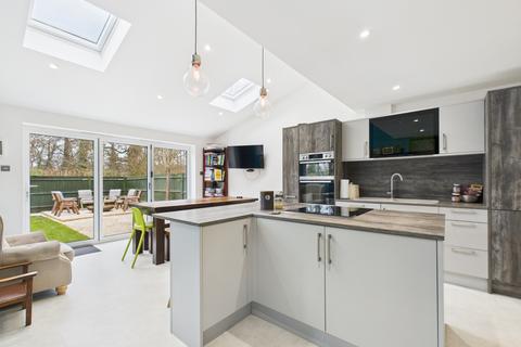 16 Clere Gardens, Chineham, Basingstoke, RG24 8LZ