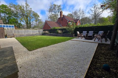 16 Clere Gardens, Chineham, Basingstoke, RG24 8LZ