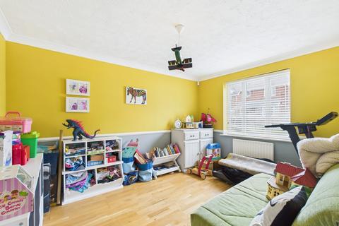 16 Clere Gardens, Chineham, Basingstoke, RG24 8LZ