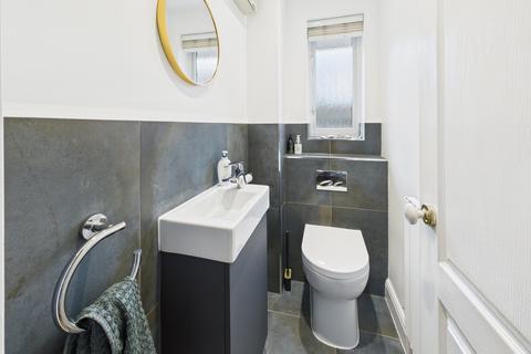 16 Clere Gardens, Chineham, Basingstoke, RG24 8LZ