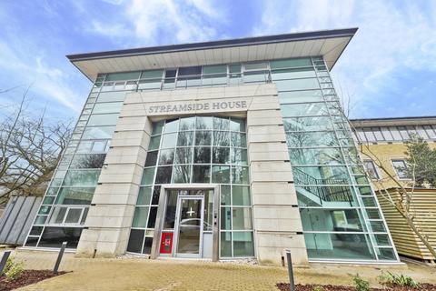 1 bedroom flat to rent, Streamside House, Uxbridge