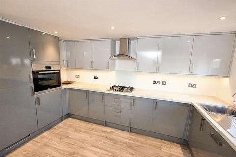 4 bedroom detached house to rent, Brookmead, Hildenborough