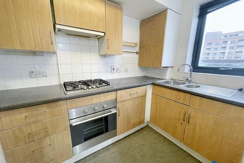 2 bedroom flat to rent, 100 Axe Street, Barking, London