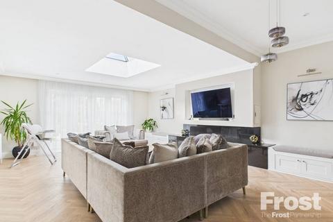 38 Coppermill Road, Wraysbury, Staines-upon-thames, TW19 5NT