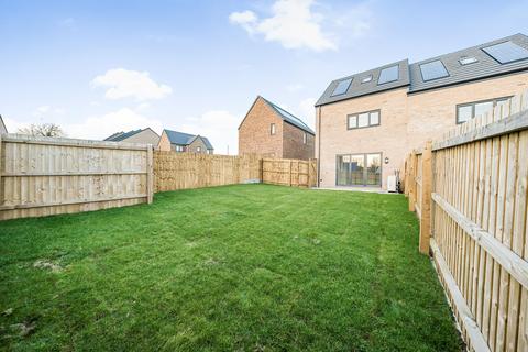 3 bedroom townhouse to rent, Lincoln Drive , Nottingham NG4