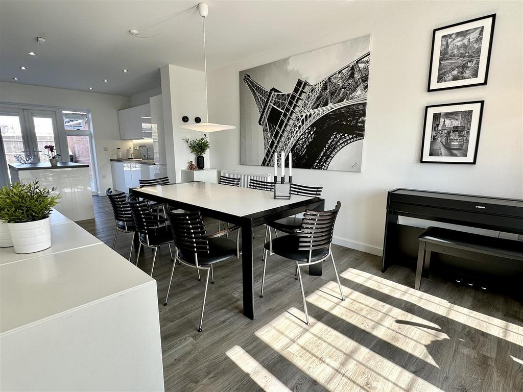 Dining kitchen
