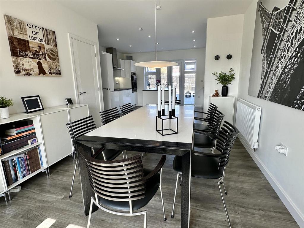 Dining kitchen