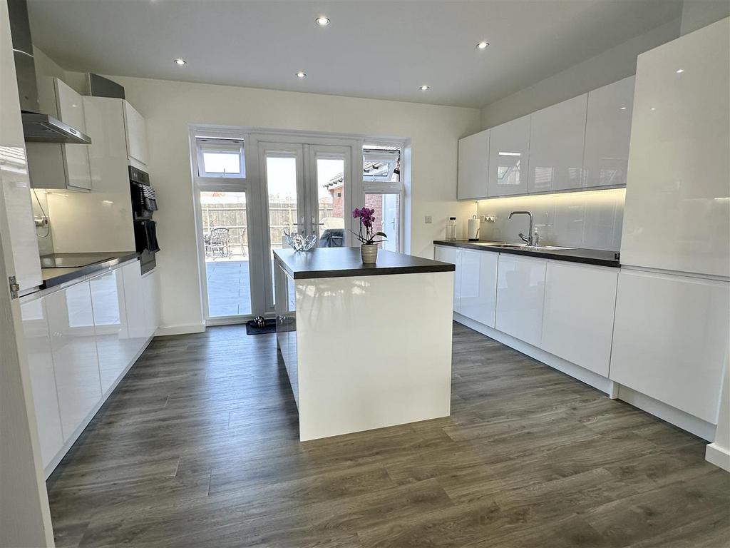 Dining kitchen