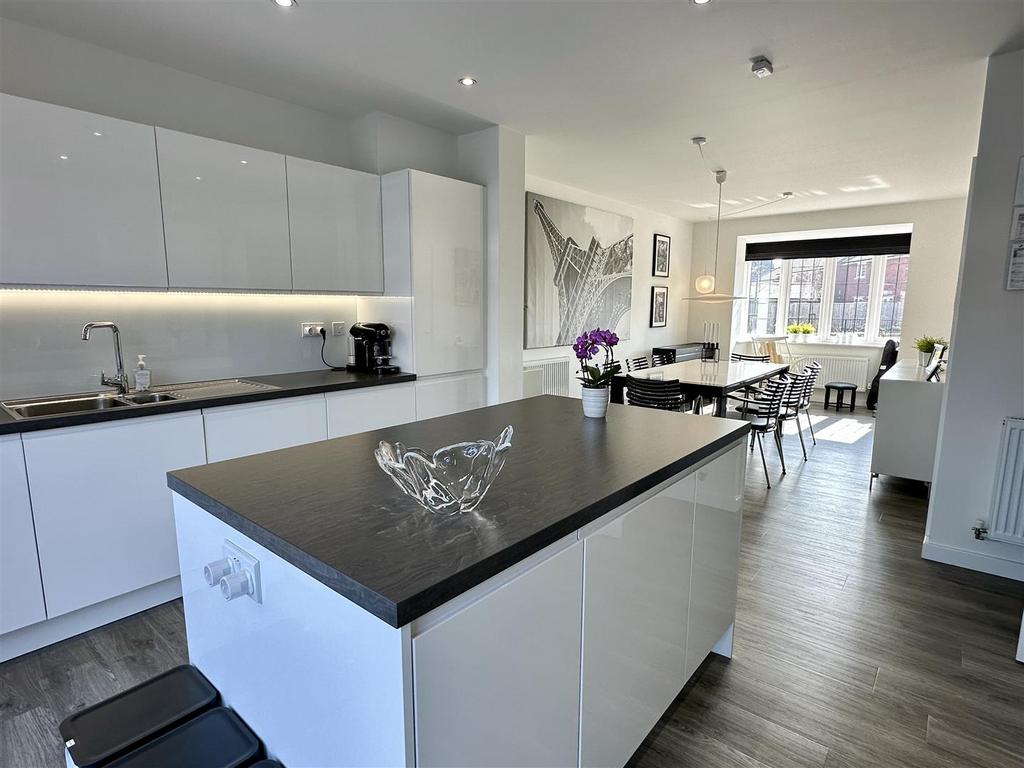 Dining kitchen