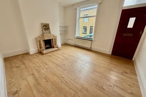 4 bedroom terraced house to rent, Park Street, Shipley BD18