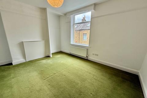 4 bedroom terraced house to rent, Park Street, Shipley BD18