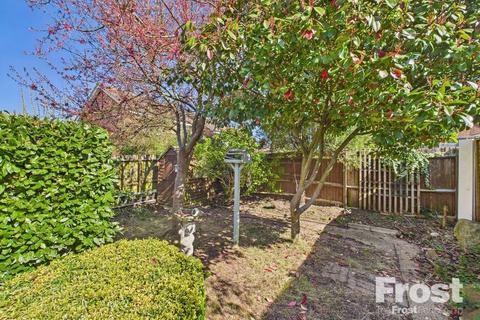 41 Seymour Way, Sunbury-on-thames, TW16 7JJ